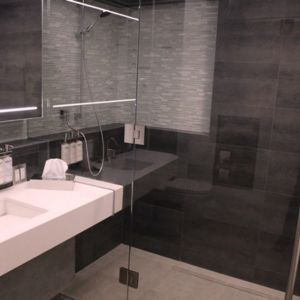 American Airlines Flagship Lounge Shower
